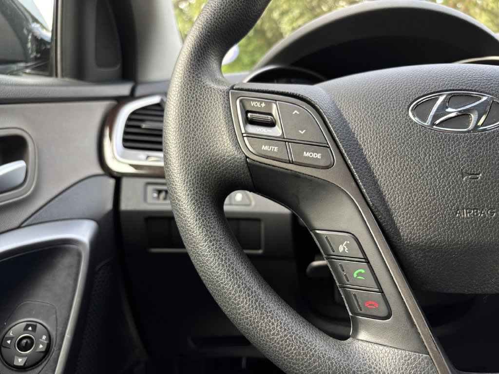 Used 2017 Hyundai Santa Fe SE FWD image 22