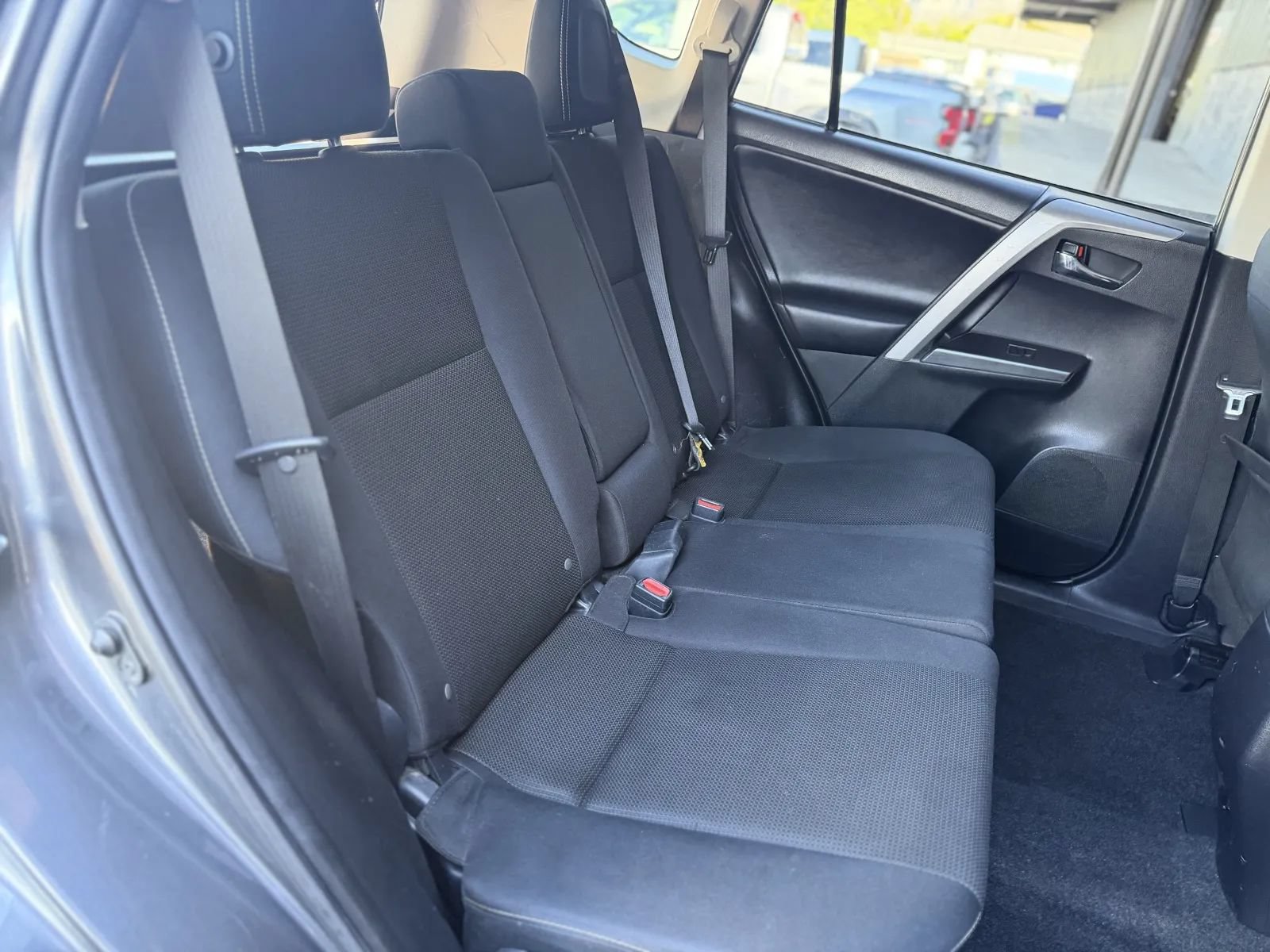 Used 2018 Toyota RAV4 XLE AWD/4WD image 18
