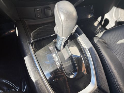 Used 2016 Nissan Rogue SL FWD image 25