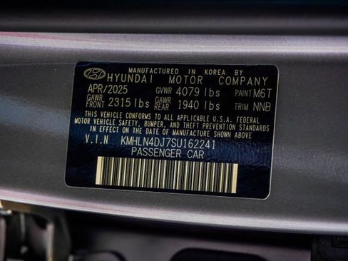 Used 2025 Hyundai Elantra Limited FWD image 46