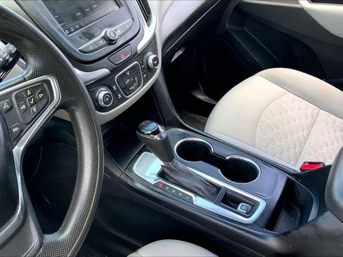 Used 2019 Chevrolet Equinox LS w/ LS Convenience Package FWD image 16