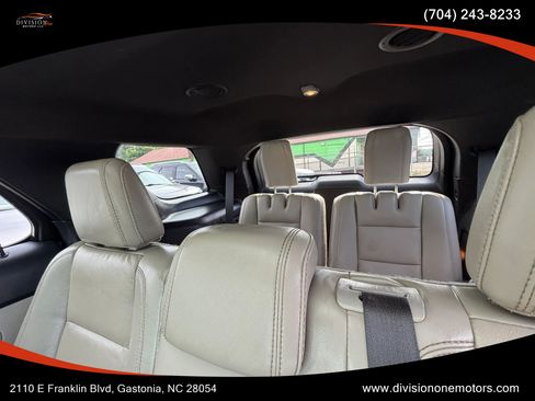 Used 2015 Ford Explorer XLT w/ Equipment Group 202A FWD image 12