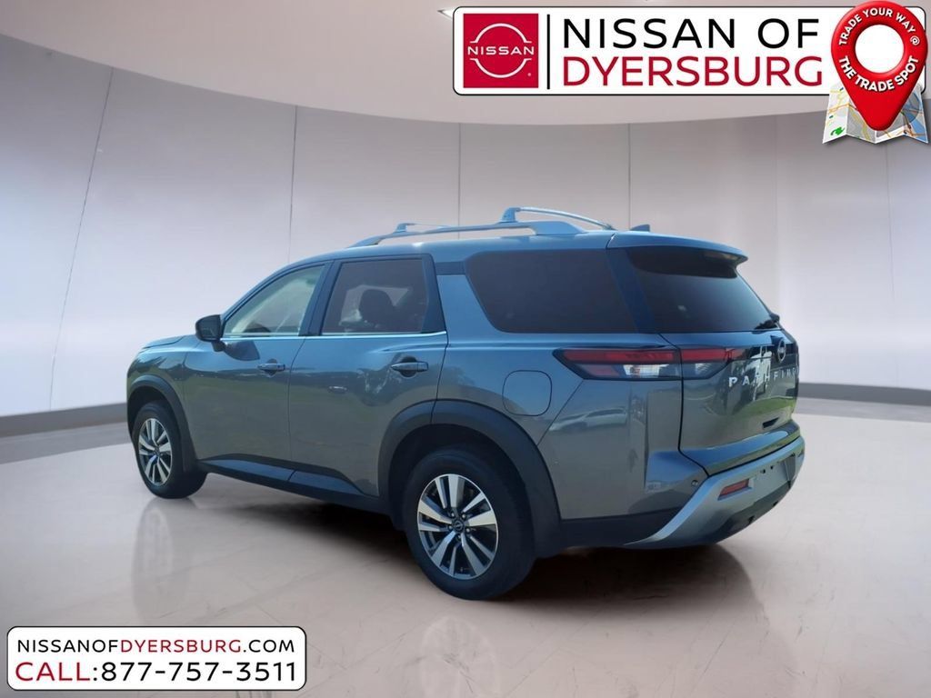 Used 2025 Nissan Pathfinder SL FWD image 5