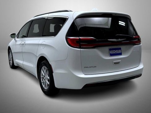 Used 2022 Chrysler Pacifica Touring-L FWD image 7