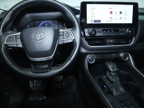 Used 2024 Toyota Grand Highlander XLE image 27