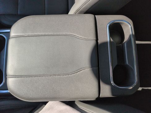 Used 2025 GMC Sierra 2500 SLT w/ SLT Premium Package image 29