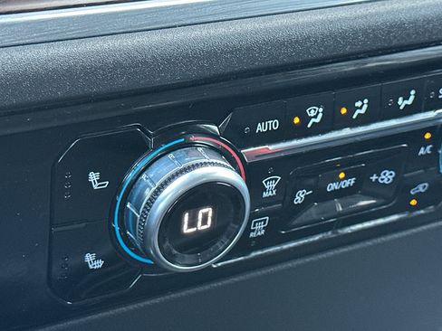 Used 2024 GMC Sierra 1500 SLT image 27