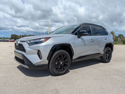 Used 2023 Toyota RAV4 XSE AWD/4WD image 8