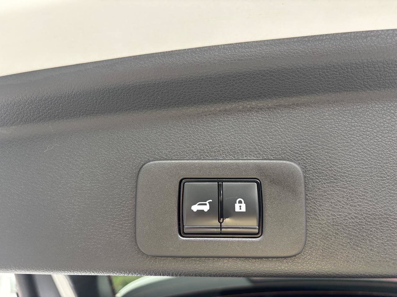 Used 2025 Nissan Murano SV AWD/4WD image 12