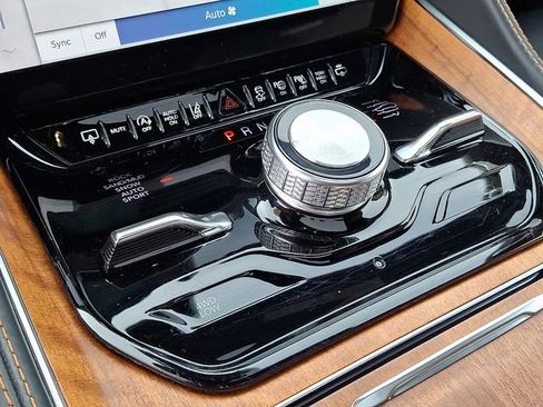 Used 2024 Jeep Grand Wagoneer L Series III image 13