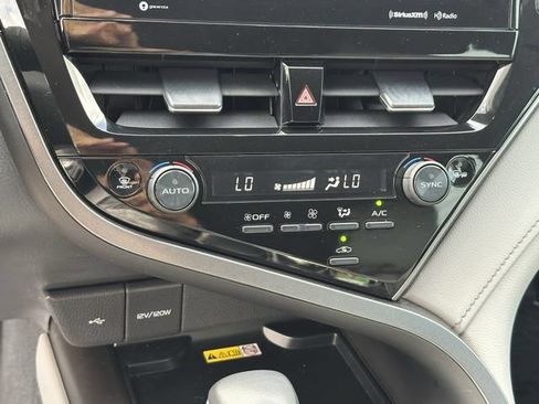 Used 2022 Toyota Camry XLE FWD image 18