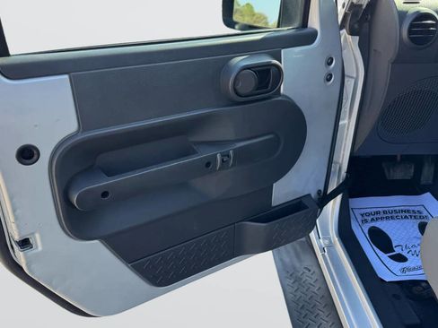 Used 2007 Jeep Wrangler Unlimited X image 10