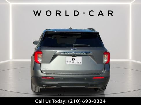 Used 2021 Ford Explorer XLT RWD image 4