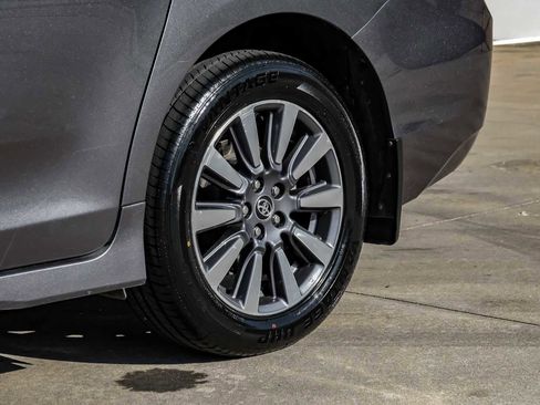 Used 2018 Toyota Sienna XLE image 59