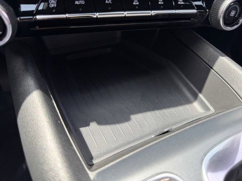 Used 2025 Chevrolet Equinox EV LT FWD image 28