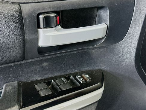 Used 2018 Toyota Tundra SR5 w/ SR5 Upgrade Package image 15