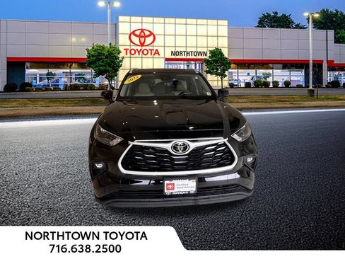 Used 2022 Toyota Highlander XLE AWD/4WD image 5