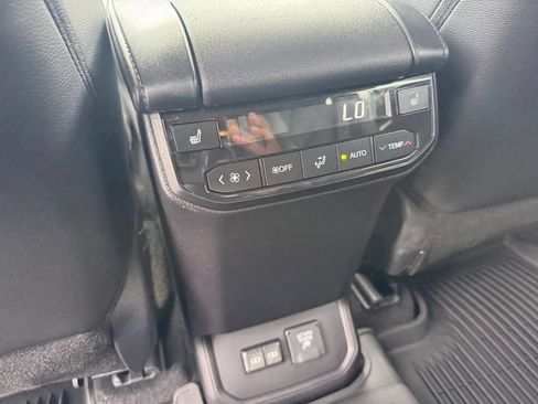 Used 2026 Toyota Highlander Platinum AWD/4WD image 20