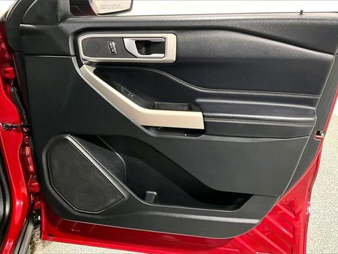 Used 2021 Ford Explorer XLT image 30