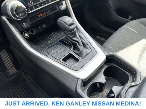 Used 2020 Toyota RAV4 XLE w/ Convenience Package AWD/4WD image 10