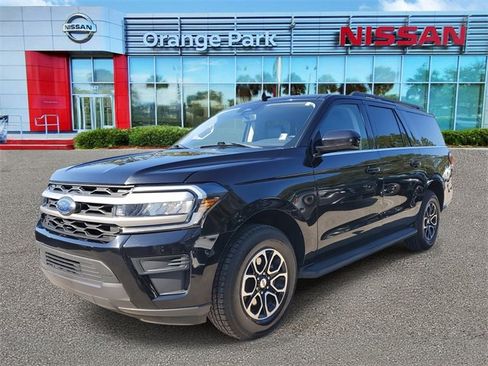 Used 2024 Ford Expedition Max XLT image 2