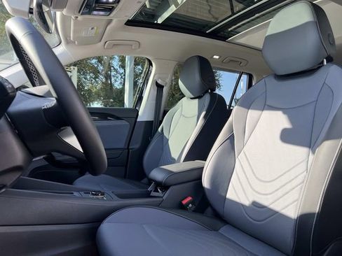 New 2026 Volkswagen Tiguan SE image 12