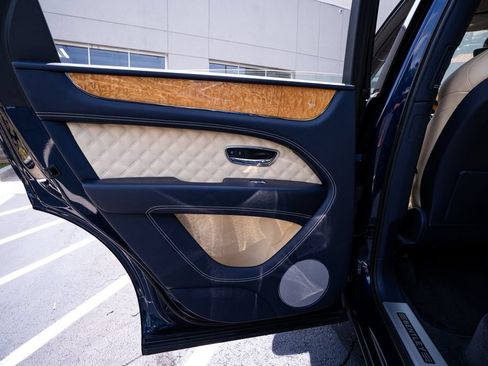 Used 2022 Bentley Bentayga AWD/4WD image 48
