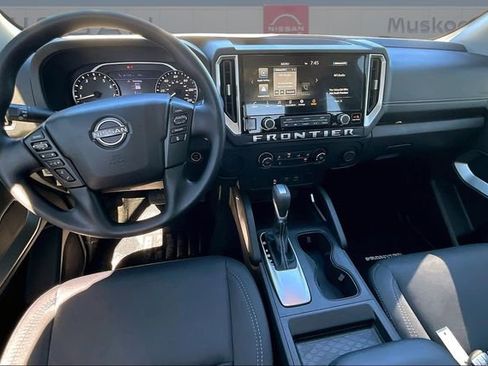 New 2025 Nissan Frontier SV image 7