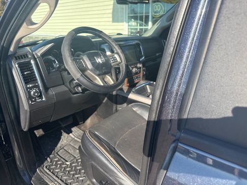 Used 2017 RAM 1500 Laramie AWD/4WD image 18