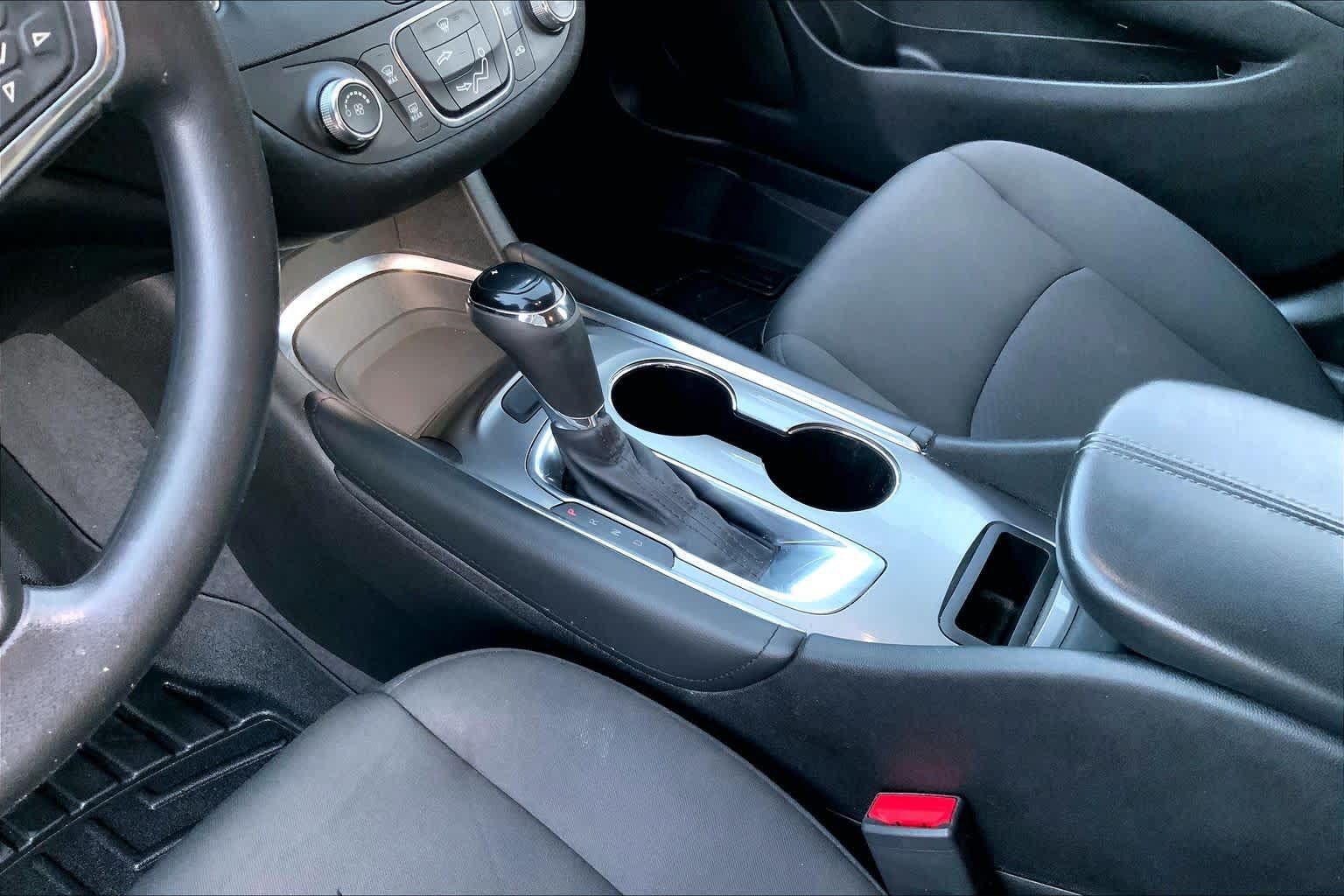 Used 2018 Chevrolet Malibu LT FWD image 16