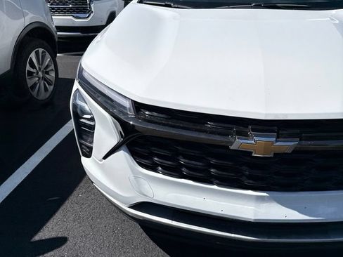 Used 2024 Chevrolet Trax LT FWD image 3