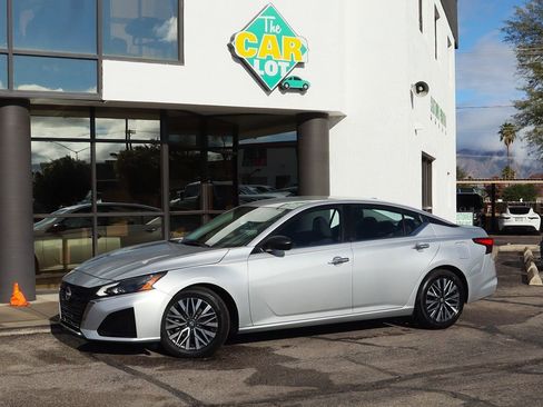 Used 2024 Nissan Altima 2.5 SV image 4