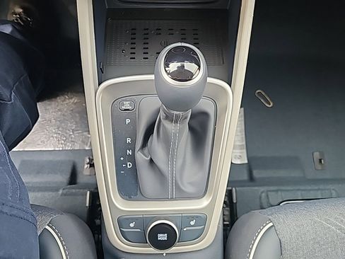 New 2026 Hyundai Venue SEL FWD image 21