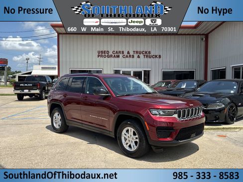 Used 2024 Jeep Grand Cherokee Laredo RWD image 1