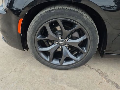 Used 2020 Chrysler 300 Touring w/ Sport Appearance Package image 9