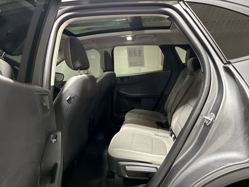 Used 2022 Ford Escape SE w/ SE Sport Appearance Package image 24