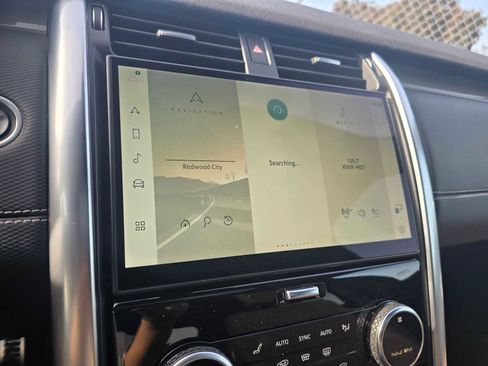 Used 2023 Land Rover Discovery Metropolitan Edition image 28