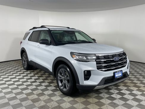 New 2026 Ford Explorer Active w/ Active Comfort Package image 7