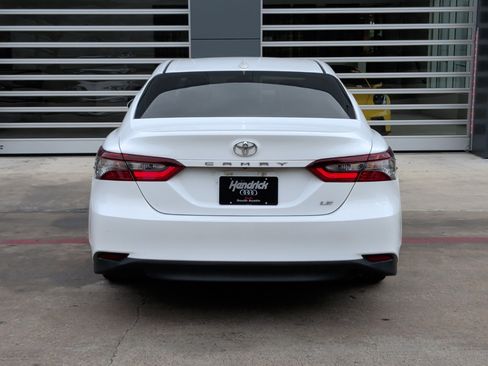 Used 2022 Toyota Camry LE image 9