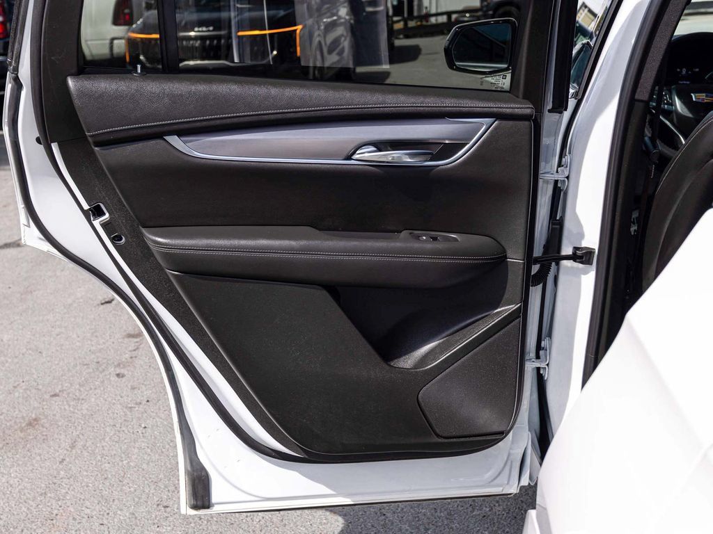 Used 2024 Cadillac XT6 Luxury w/ LPO, Floor Liner Package AWD/4WD image 14