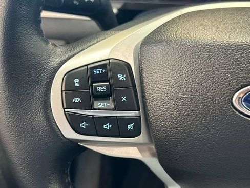 Used 2023 Ford Explorer XLT w/ Equipment Group 202A AWD/4WD image 36