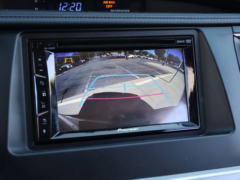 Used 2016 Toyota Highlander XLE image 24