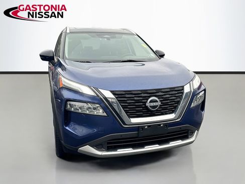 Used 2023 Nissan Rogue Platinum image 2