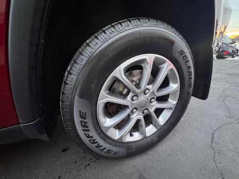 Used 2015 Jeep Grand Cherokee Limited image 26