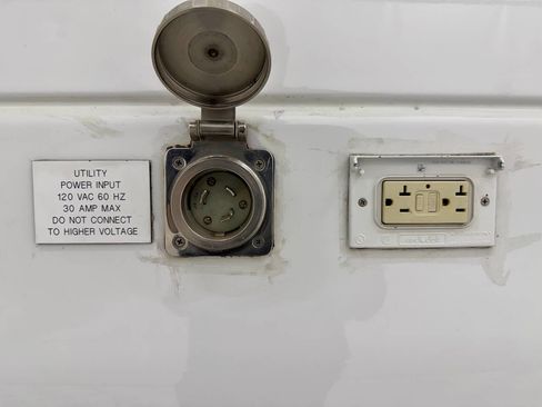 Used 2012 Ford E-350 and Econoline 350 Extended Super Duty w/ Premium Van Group image 23