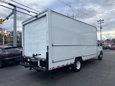 Used 2021 Ford E-350 and Econoline 350 Super Duty image 5