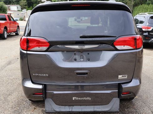 Used 2021 Chrysler Voyager Lxi FWD image 14