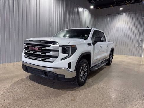 Used 2023 GMC Sierra 1500 SLE image 1