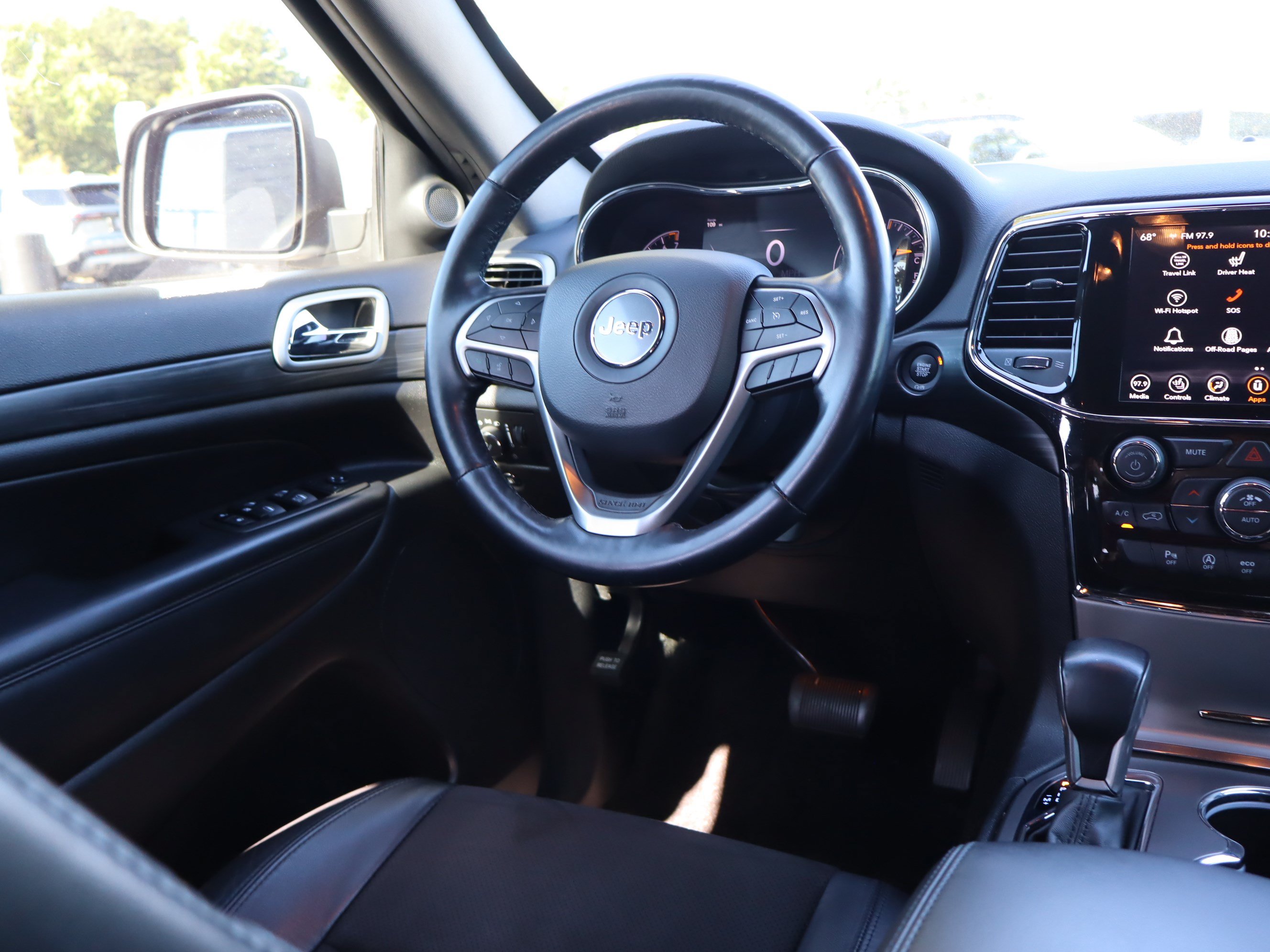 Used 2022 Jeep Grand Cherokee Laredo X AWD/4WD image 12