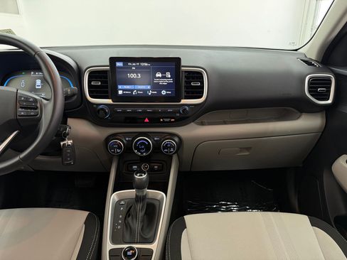Used 2023 Hyundai Venue SEL FWD image 15